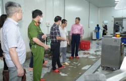 Phát hiện phụ gia độc hại nghi để “tắm” cho thực phẩm đông lạnh