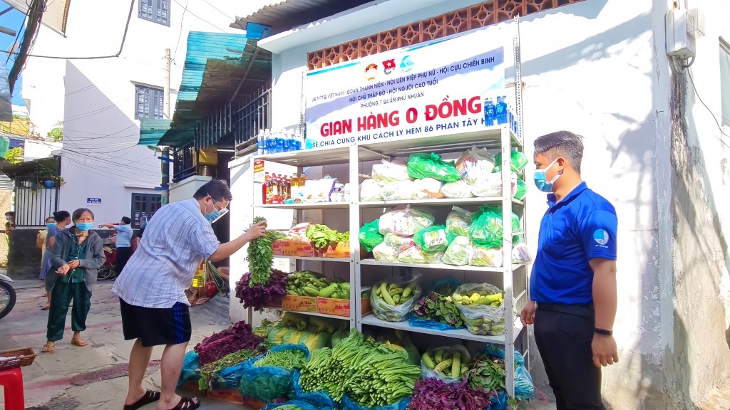 Nửa thế kỷ tuổi trẻ TP Hồ Chí Minh sát cánh cùng dân tộc 4: Những “Gian hàng 0 đồng” cứu trợ người dân mùa đại dịch (Ảnh: Thành đoàn TP Hồ Chí Minh)