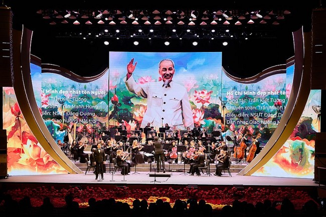 Vỡ òa từng cung bậc cảm xúc với chương trình nghệ thuật đặc biệt “Đảng trong mùa xuân đại thắng”