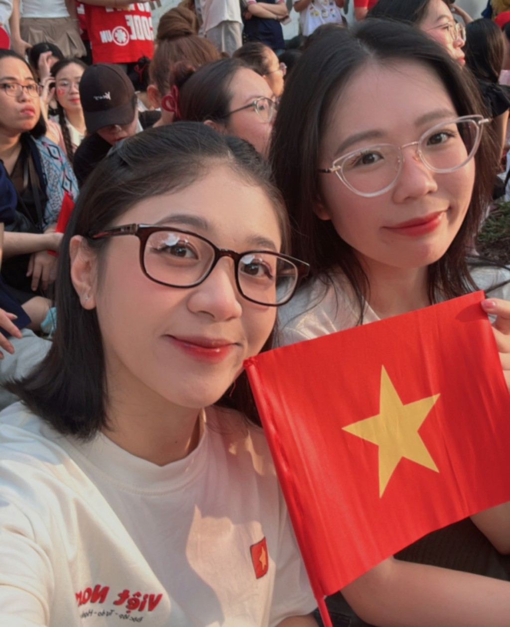 Với Tú Trân (bên trái), ý thức chính là nền tảng 