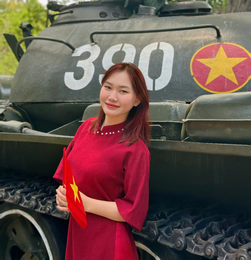 Nhã Thư, một cô bạn trẻ với niềm đam mê lịch sử mãnh liệt