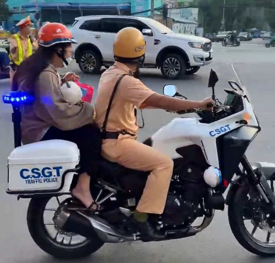 Lực lượng CSGT hỗ trợ nhiều trường hợp chở trẻ em đi cấp cứu
