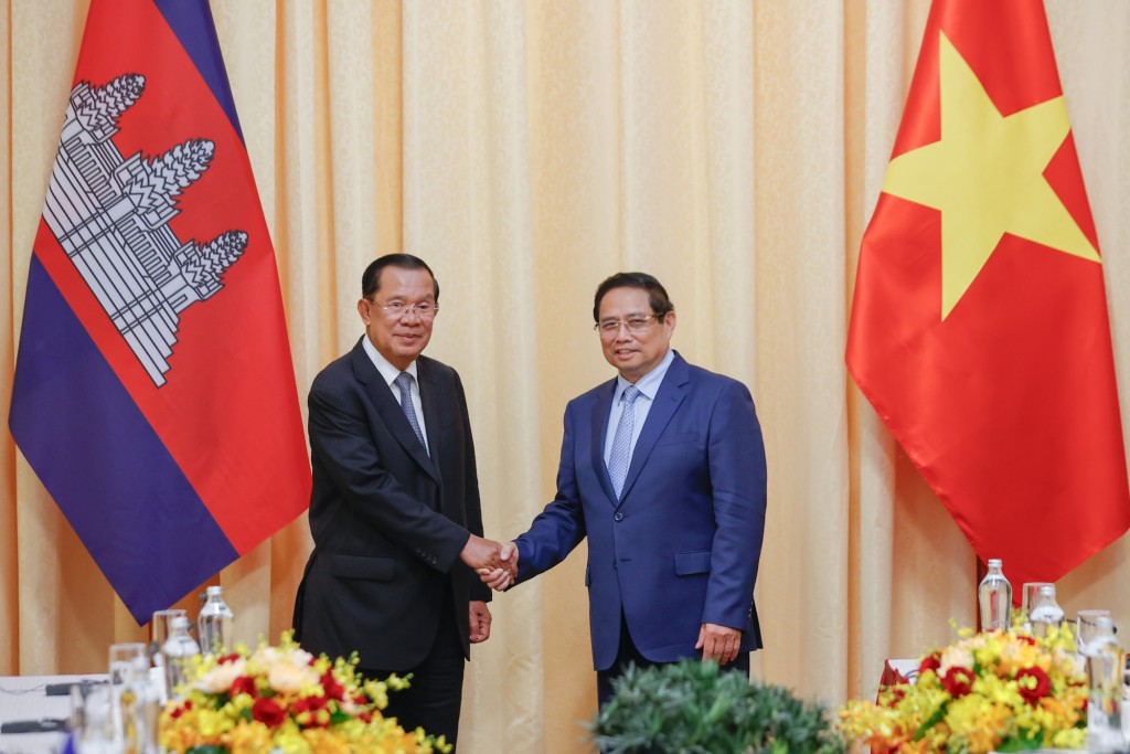 Thủ tướng Chính phủ Phạm Minh Chính gặp Chủ tịch Đảng Nhân dân Campuchia (CPP), Chủ tịch Thượng viện Campuchia Hun Sen - Ảnh: VGP/Nhật Bắc
