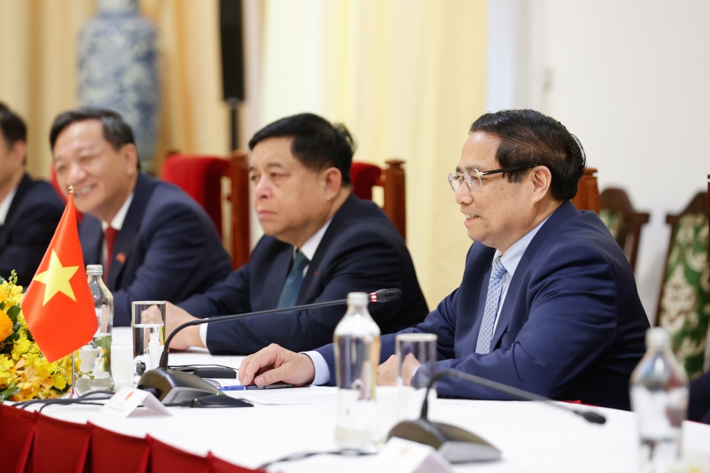 Thủ tướng khẳng định, trước sau như một, Việt Nam luôn dành ưu tiên cao nhất cho mối quan hệ đoàn kết đặc biệt, hiếm có với Lào - Ảnh: VGP/Nhật Bắc
