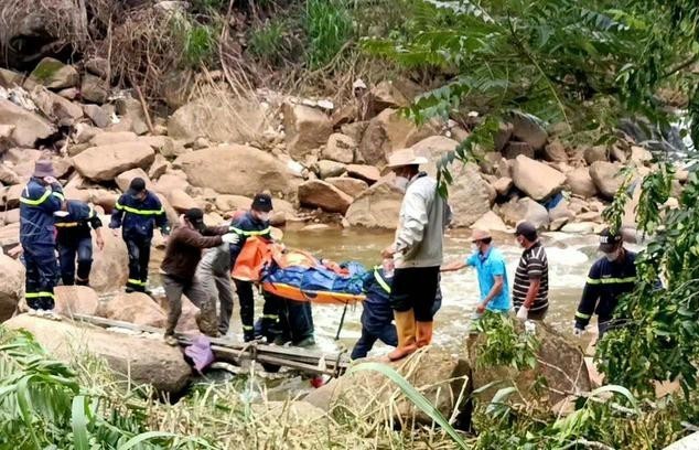Tìm thấy thi thể cụ ông sau 7 ngày bị nước cuốn
