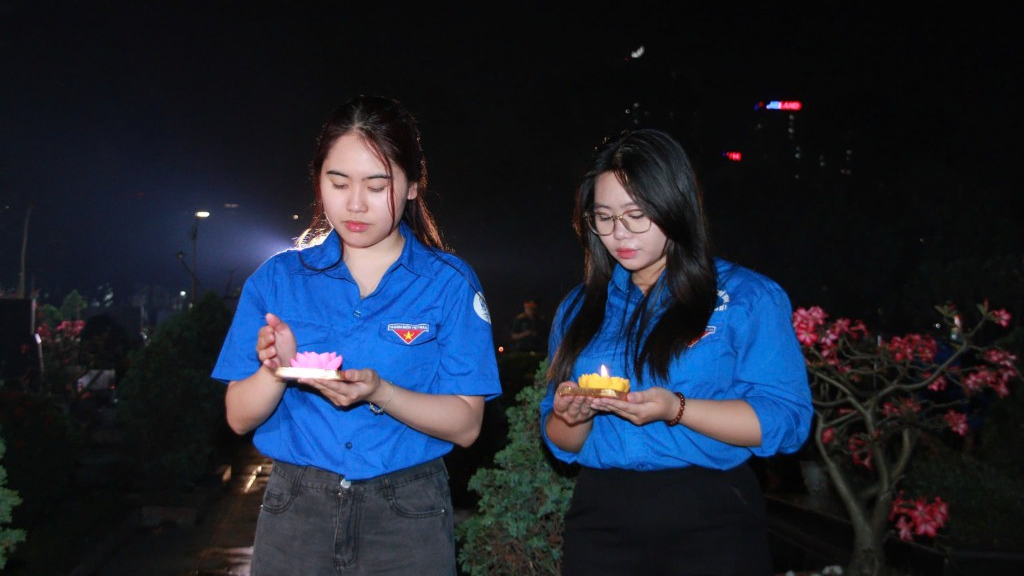 Tuổi trẻ Thủ đô thắp nến tri ân Anh hùng liệt sĩ
