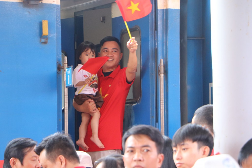 Ai ai cũng cảm thấy xúc động và tự hào 