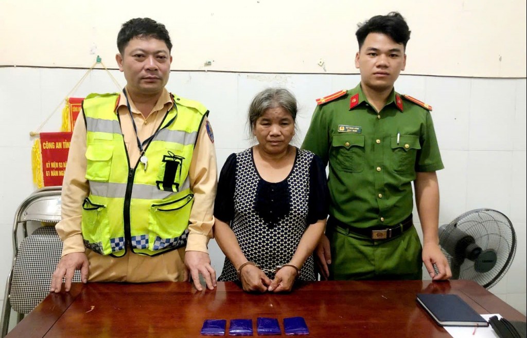 Quế Phong (Nghệ An): Bắt đối tượng mua bán ma túy, thu giữ 800 viên hồng phiến
