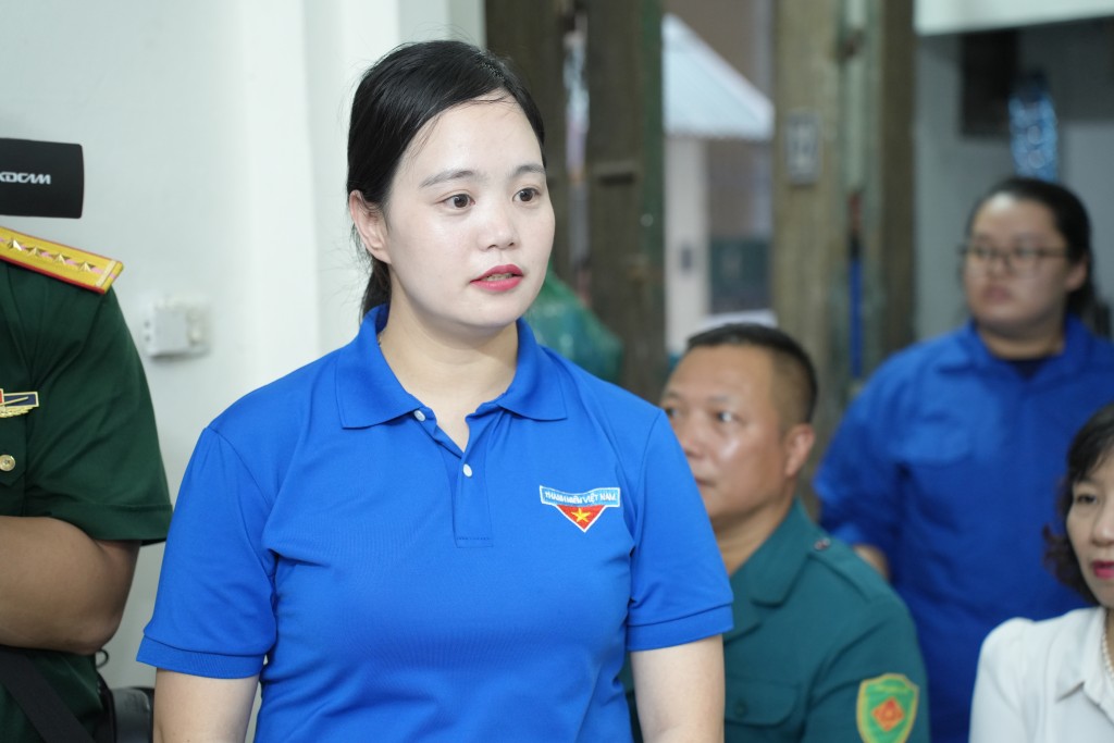 Đồng chí Nguyễn Thị Thanh Tâm - Ủy viên BCH Thành đoàn Hà Nội, Bí thư Quận đoàn Đống Đa mong muốn các cấp chính quyền, đặc biệt là Ban Chỉ huy quân sự các cấp thời gian tới quan tâm hơn nữa tới công tác chăm lo đời sống của quân nhân cũng như người dân trên địa bàn Đồng chí Nguyễn Thị Thanh Tâm - Ủy viên BCH Thành đoàn Hà Nội, Bí thư Quận đoàn Đống Đa mong muốn các cấp chính quyền, đặc biệt là Ban Chỉ huy quân sự các cấp thời gian tới quan tâm hơn nữa tới công tác chăm lo đời sống của quân nhân cũng như người dân trên địa bàn