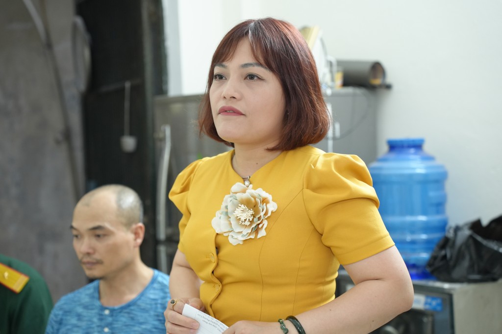 Đồng chí Đào Thị Minh Hiền - Bí thư Đảng uỷ phường Phương Liên - Trung Tự phát biểu tại chương trình Đồng chí Đào Thị Minh Hiền - Bí thư Đảng uỷ phường Phương Liên - Trung Tự phát biểu tại chương trình