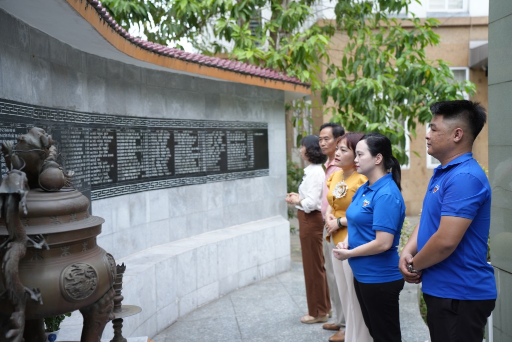 Quận Đống Đa cũng là nơi sản sinh ra nhiều anh hùng dân tộc, ghi dấu nhiều chiến công lẫy lừng trong lịch sử Quận Đống Đa cũng là nơi sản sinh ra nhiều anh hùng dân tộc, ghi dấu nhiều chiến công lẫy lừng trong lịch sử