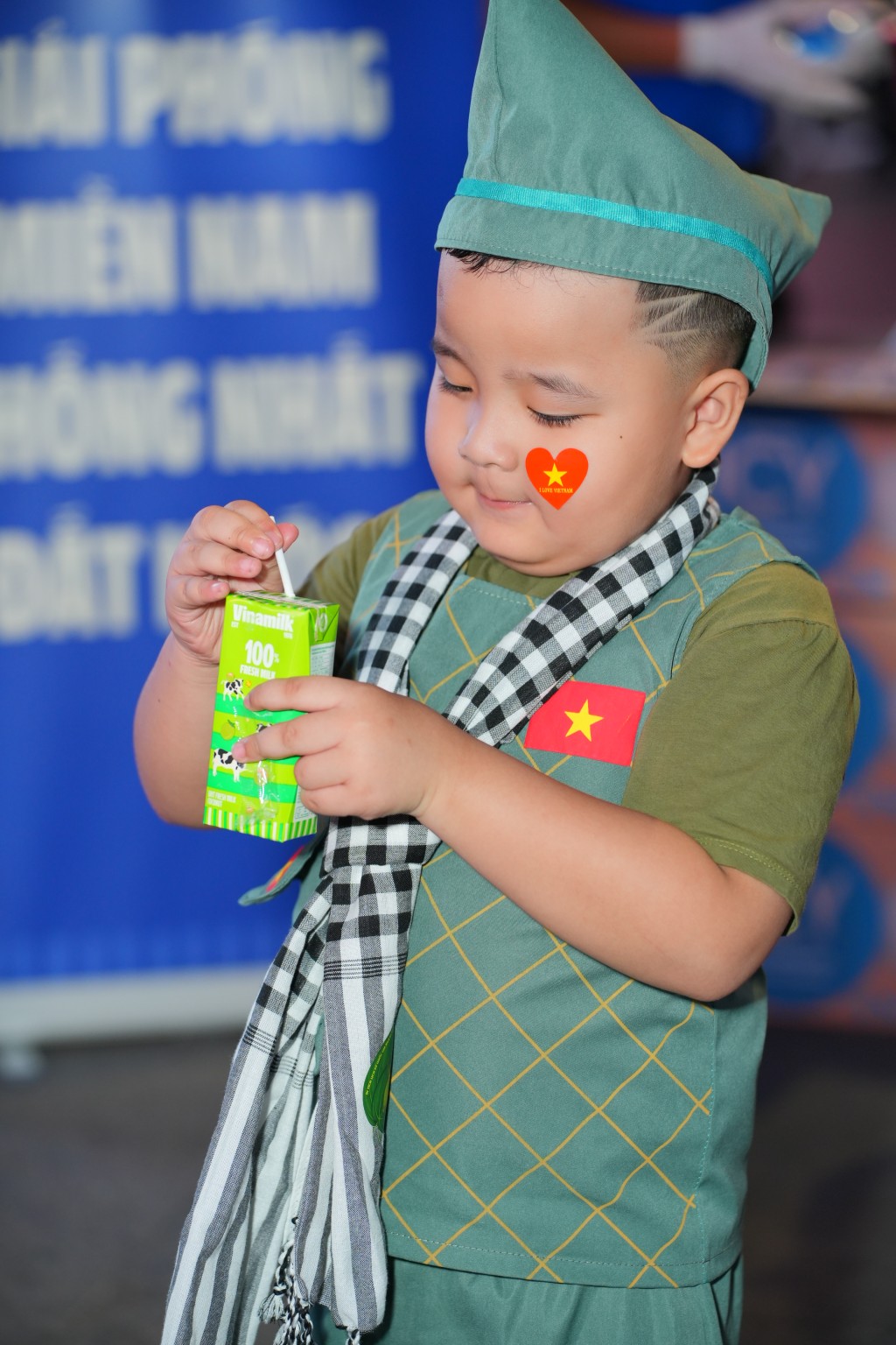 Những búp măng non của đất nước luôn được Vinamilk đặc biệt quan tâm chăm sóc dinh dưỡng tốt nhất Những búp măng non của đất nước luôn được Vinamilk đặc biệt quan tâm chăm sóc dinh dưỡng tốt nhất