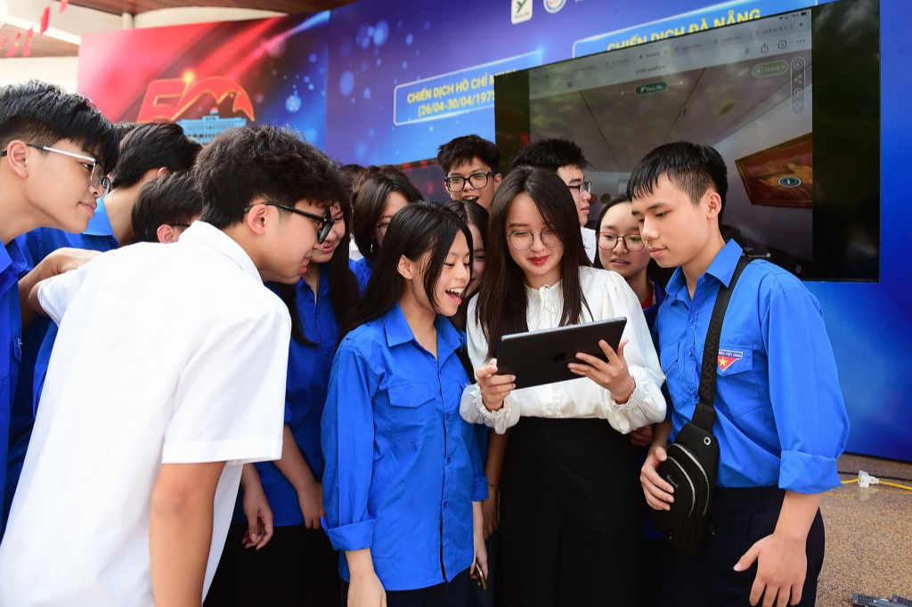 Tái hiện Đại thắng mùa Xuân năm 1975 bằng công nghệ thực tế ảo