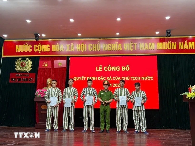 Ghi nhận quá trình cải tạo tốt, nhiều phạm nhân được đặc xá