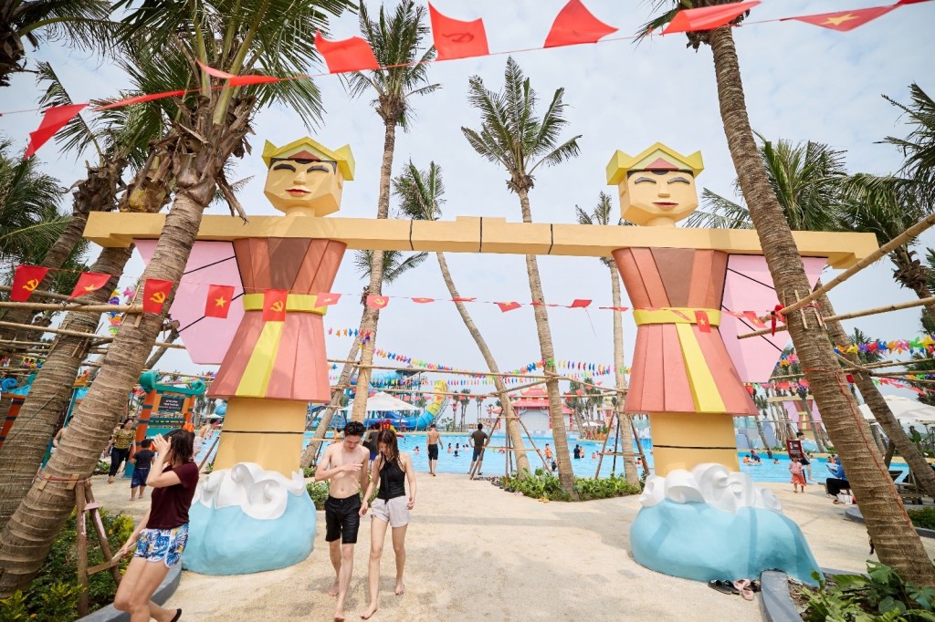 Hàng ngàn du khách nô nức đến Sun World Ha Nam - thiên đường “giải nhiệt” mới tại miền Bắc