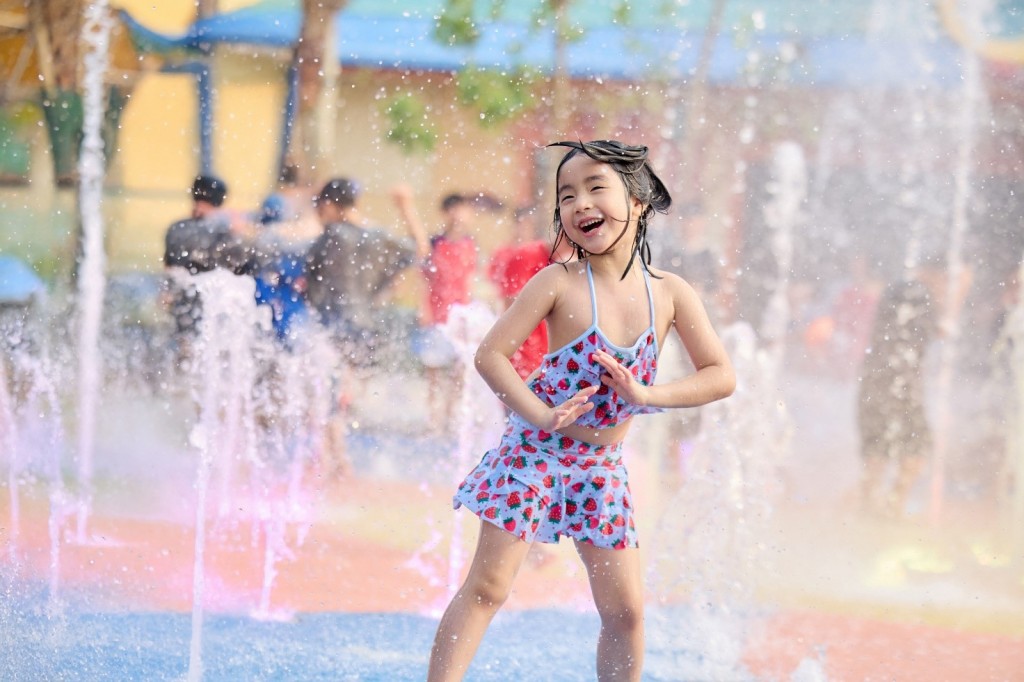 Hàng ngàn du khách nô nức đến Sun World Ha Nam - thiên đường “giải nhiệt” mới tại miền Bắc Hàng ngàn du khách nô nức đến Sun World Ha Nam - thiên đường “giải nhiệt” mới tại miền Bắc