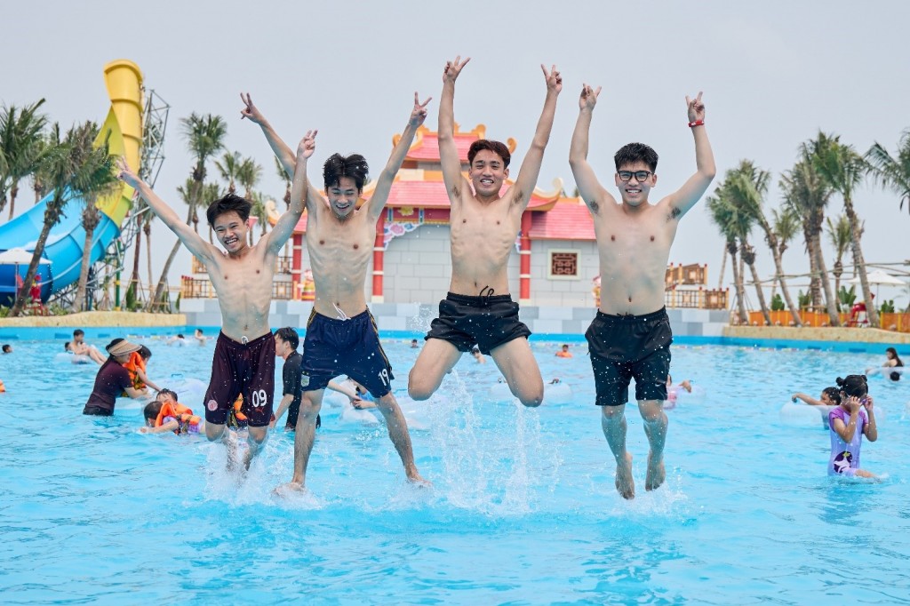 Hàng ngàn du khách nô nức đến Sun World Ha Nam - thiên đường “giải nhiệt” mới tại miền Bắc