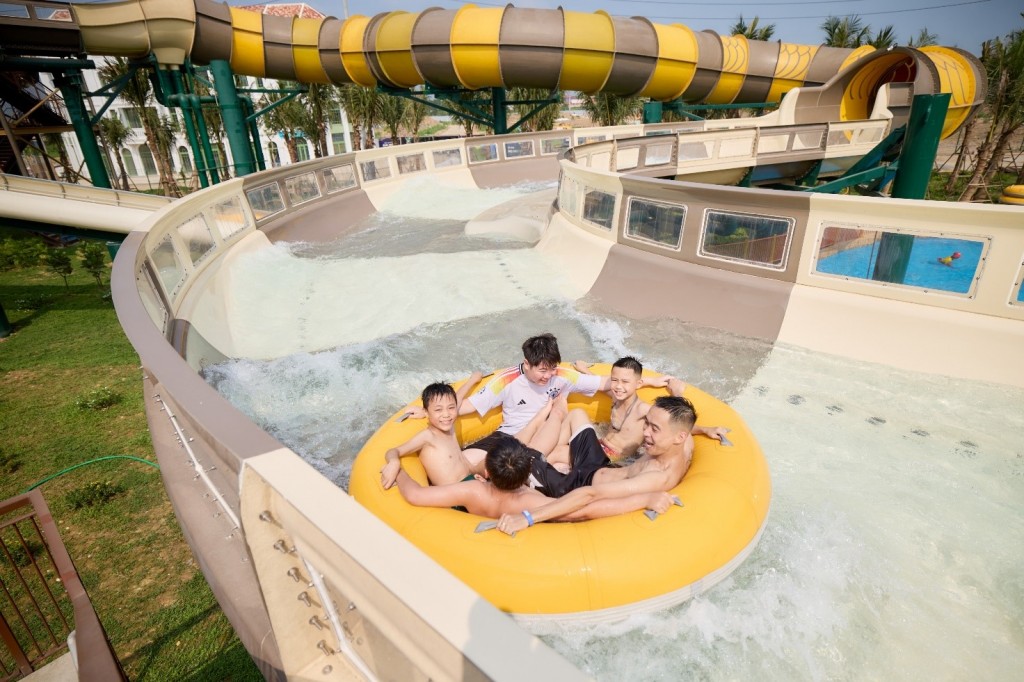 Hàng ngàn du khách nô nức đến Sun World Ha Nam - thiên đường “giải nhiệt” mới tại miền Bắc