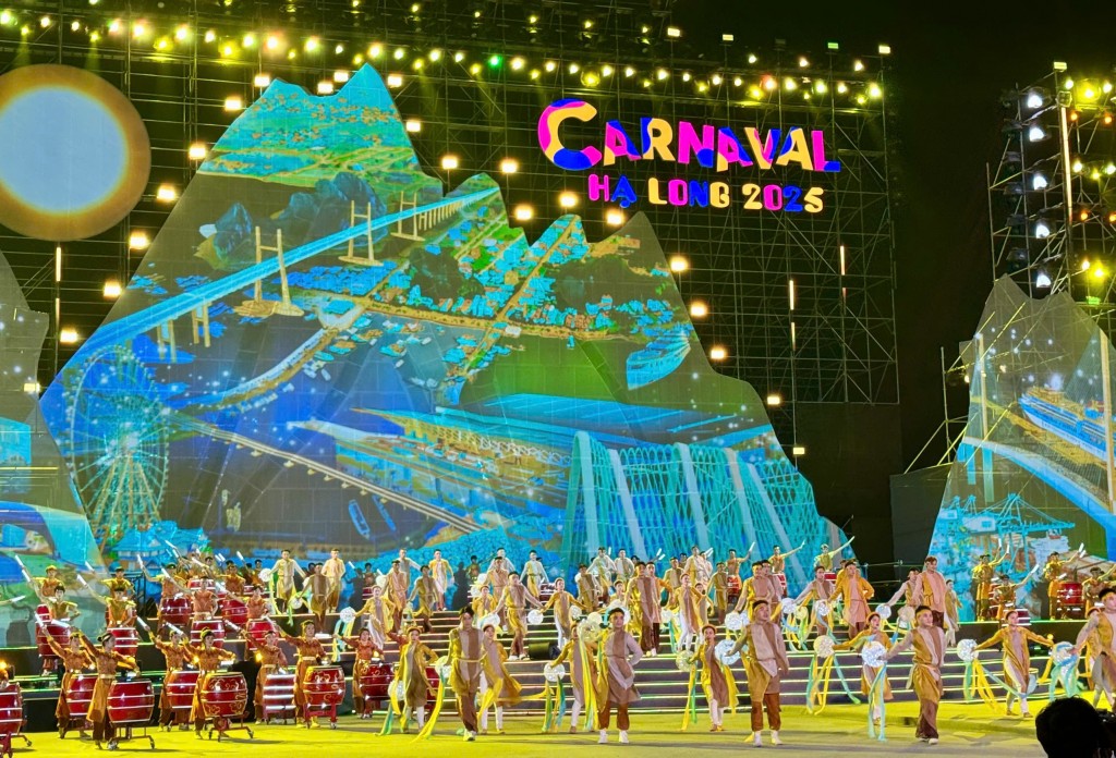 Tại lễ khai mạc Carnaval Hạ Long 2025, các Di sản văn hóa phi vật thể của 3 miền Bắc - Trung - Nam đã được UNESCO công nhận cùng được tái hiện