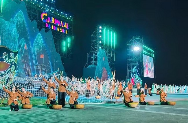 Quảng Ninh: Du lịch Hạ Long bùng nổ dịp nghỉ lễ