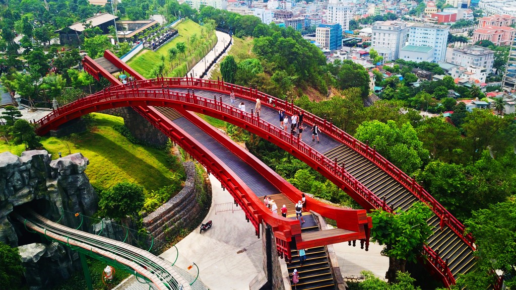 Hạ Long vẫn là địa phương đón lượng du khách đông nhất so với các địa bàn trên toàn tỉnh.