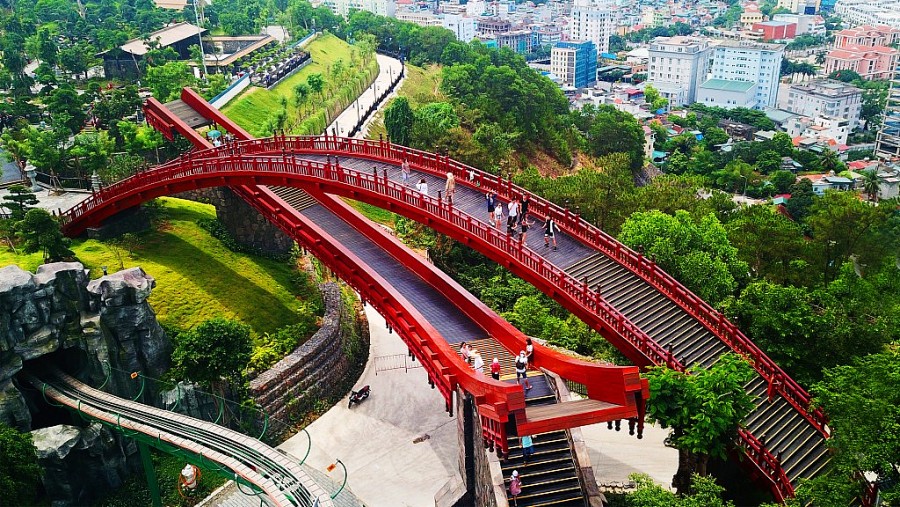 Du lịch -động lực thúc đẩy phát triển kinh tế, xã hội Quảng Ninh