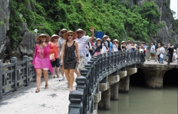 Quảng Ninh thu trên 1.300 tỷ đồng từ du lịch trong 2 ngày nghỉ lễ