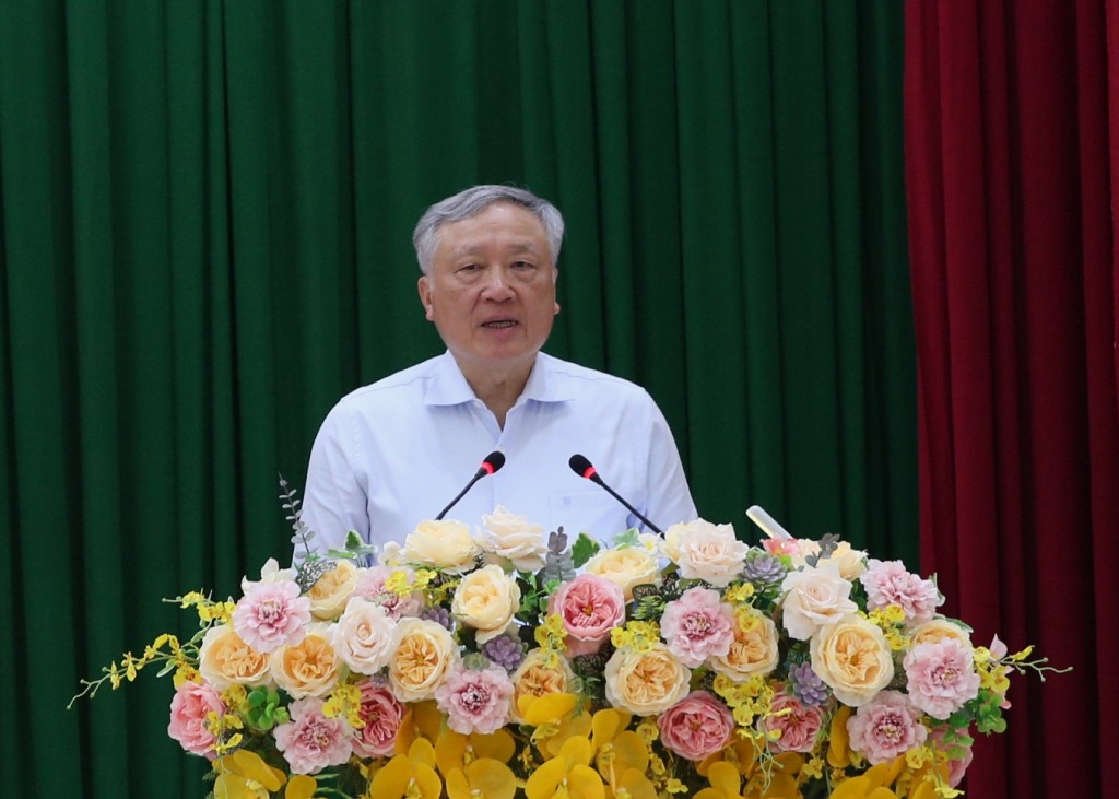 Phó Thủ tướng Thường trực Chính phủ Nguyễn Hòa Bình tin tưởng rằng người được đặc xá sẽ vượt qua mọi khó khăn, thử thách để tự tin hơn, vững vàng trong cuộc sống.- Ảnh: VGP/Nguyễn Hoàng