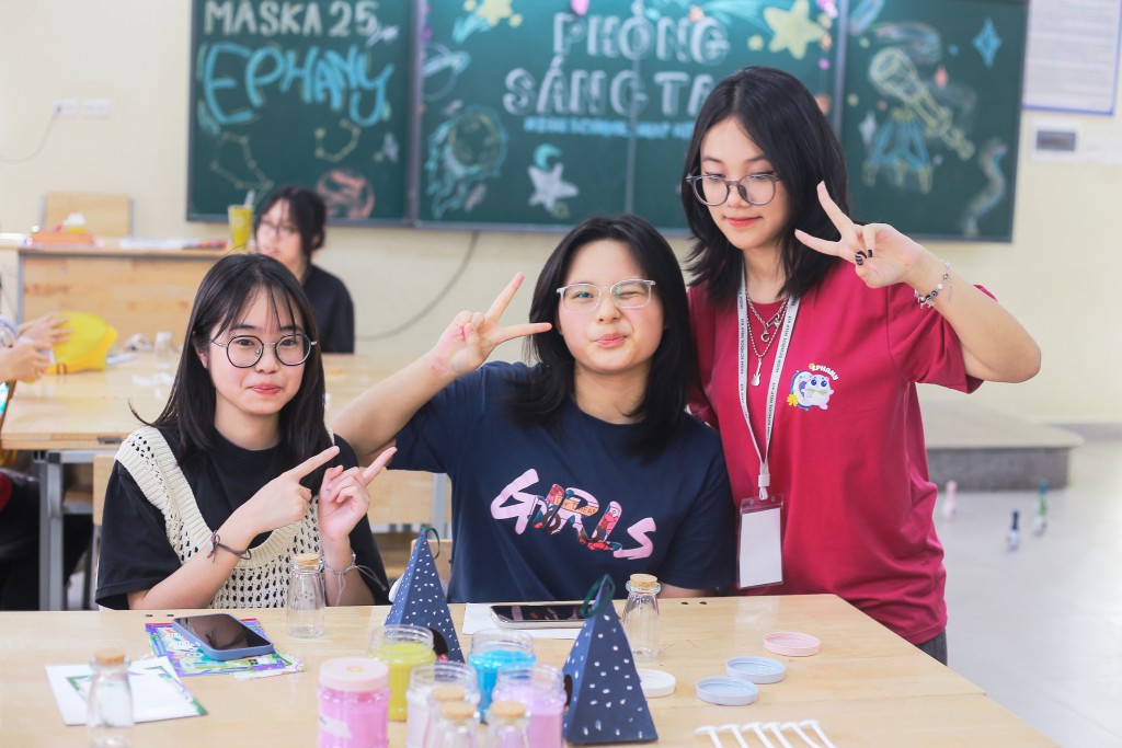 “Hội tiền bối” giúp 2K10 gỡ rối trước kỳ thi vào lớp 10