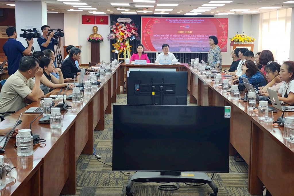 Quang cảnh buổi họp báo