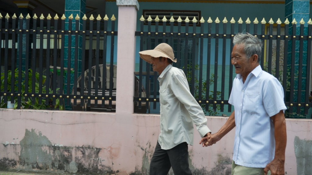 Xúc động và nhân văn chương trình 