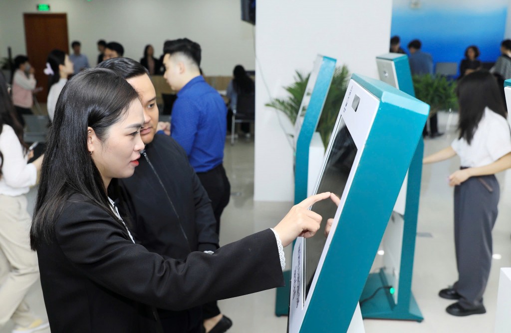 Trung tâm phục vụ hành chính công không chỉ là nơi tiếp nhận và trả kết quả, mà là bộ mặt của chính quyền, là điểm đến đầu tiên khi người dân cần sự hướng dẫn, hỗ trợ