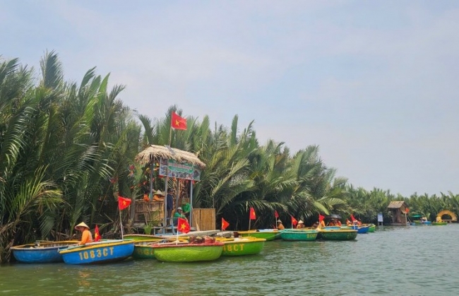 Rừng dừa Bảy Mẫu hút khách tham quan dịp lễ 30/4 - 1/5