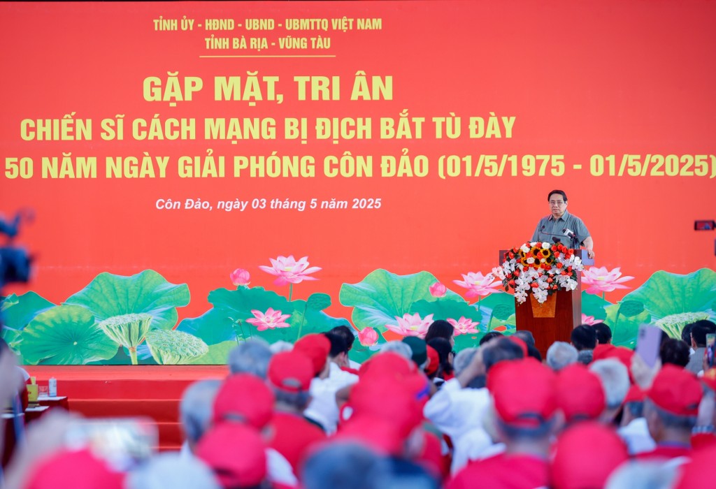 Thủ tướng: Tấm gương sống và chiến đấu của các chiến sĩ cách mạng sắt son một lòng vì nước mãi mãi lưu danh trong sử sách dân tộc - Ảnh: VGP/Nhật Bắc