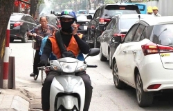 Một tay lái, một tay điện thoại: Cái giá có thể là sinh mạng