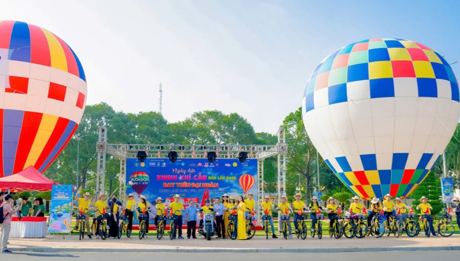 Ngày hội khinh khí cầu Đắk Lắk llà sự kiện văn hóa, thể thao và du lịch đặc biệt nhằm quảng bá, giới thiệu vẻ đẹp thiên nhiên, những giá trị văn hóa truyền thống đặc sắc của vùng đất Buôn Đôn đến với du khách (Ảnh: CTV)
