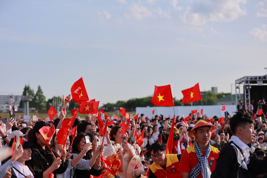 Tinh thần Việt Nam tỏa sáng
