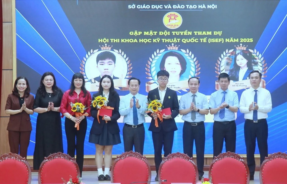 Học sinh Việt Nam thi khoa học kỹ thuật quốc tế ở Mỹ