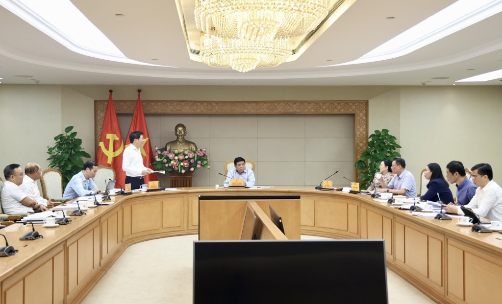 Tại cuộc họp, các thành viên Tổ biên tập đóng góp ý kiến về phân công nhiệm vụ đối với các thành viên, thiết kế nội dung đề cương Báo cáo chính trị, chuẩn bị báo cáo kiểm điểm của Ban Chấp hành, thời gian trình dự thảo Báo cáo chính trị… - Ảnh: VGP/Thu Sa