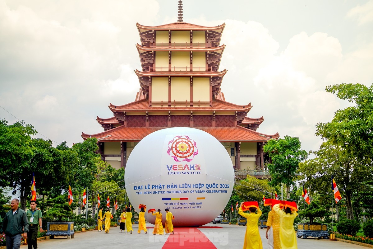 Khám phá 'con đường Phật giáo' trong khu đại lễ Vesak 2025 ở Việt Nam ảnh 1