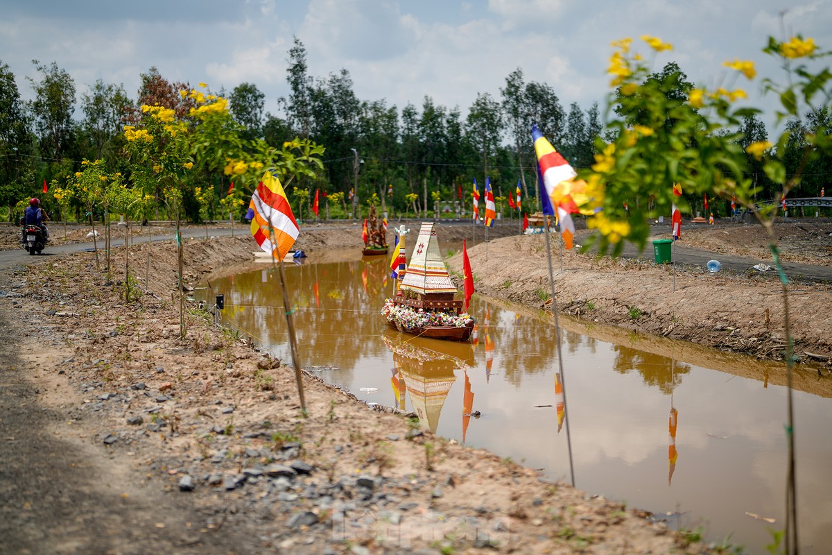Khám phá 'con đường Phật giáo' trong khu đại lễ Vesak 2025 ở Việt Nam ảnh 16