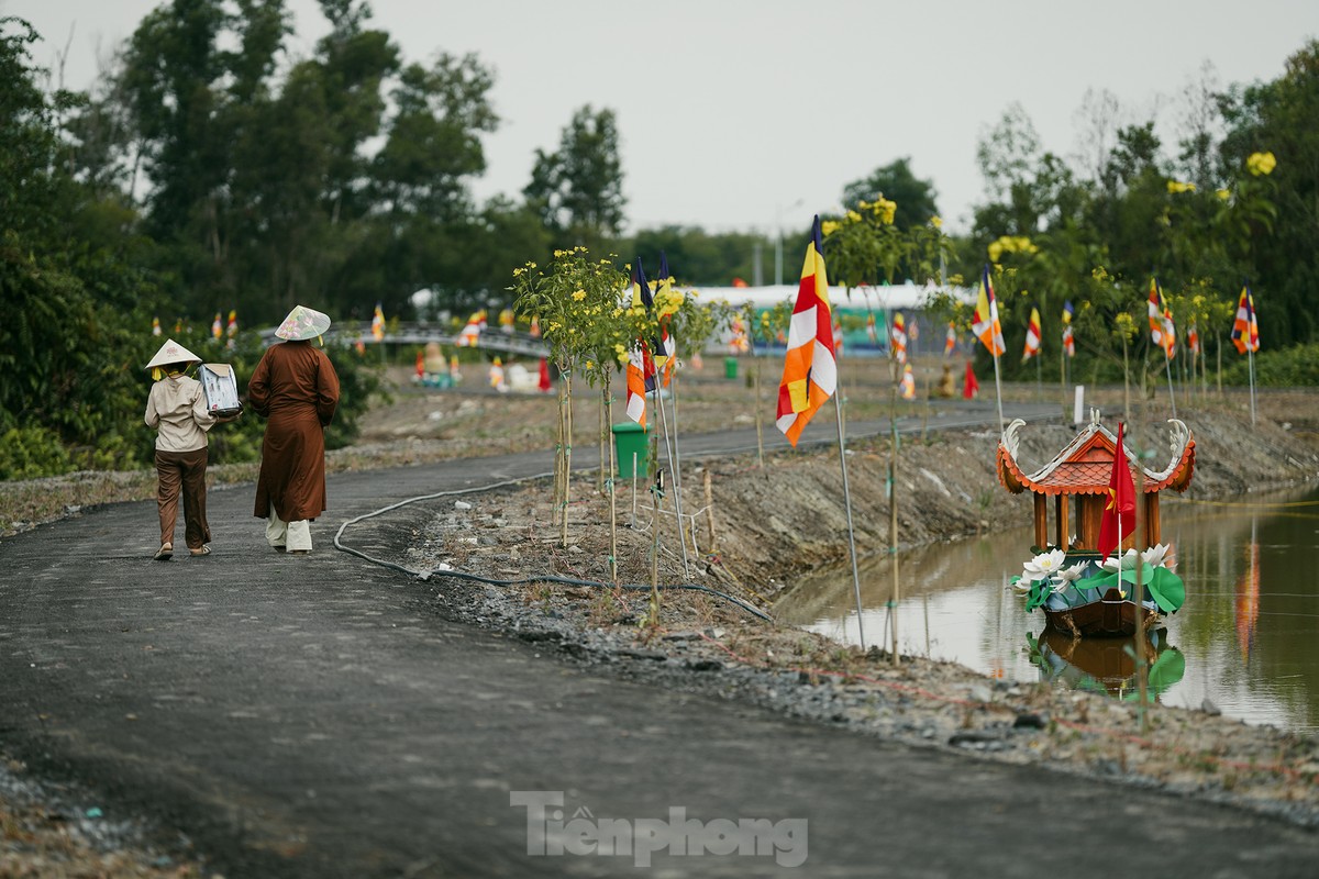Khám phá 'con đường Phật giáo' trong khu đại lễ Vesak 2025 ở Việt Nam ảnh 2