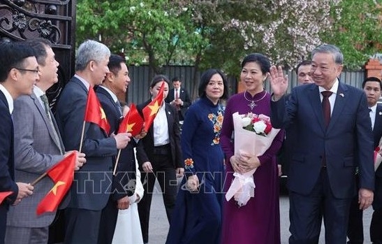 Tổng Bí thư Tô Lâm gặp gỡ cán bộ Đại sứ quán và cộng đồng người Việt Nam tại Kazakhstan