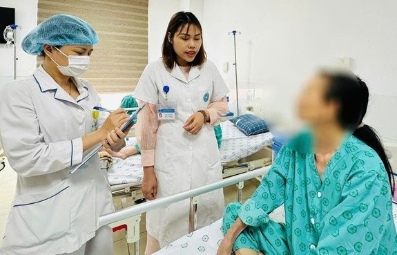 Phẫu thuật khối u ruột non "khủng" gần 4kg