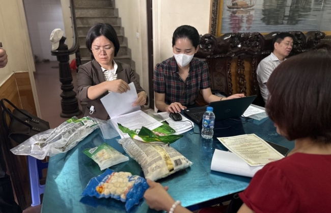 Kiểm tra đột xuất tại xưởng chế biến thực phẩm nhập khẩu