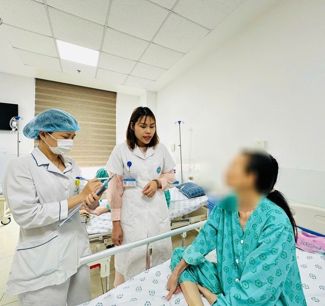 Phẫu thuật khối u ruột non khủng gần 4kg