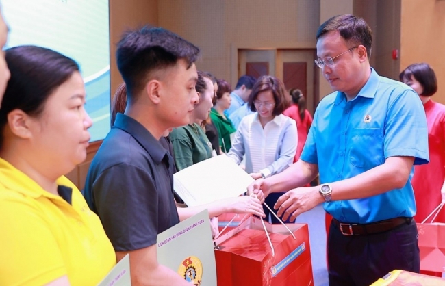 Đồng hành, chăm lo đời sống cho đoàn viên, người lao động