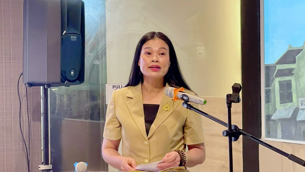bà Bạch Liên Hương - Giám đốc Sở Văn hóa và Thể thao Hà Nội phát biểu tại buổi gặp gỡ
