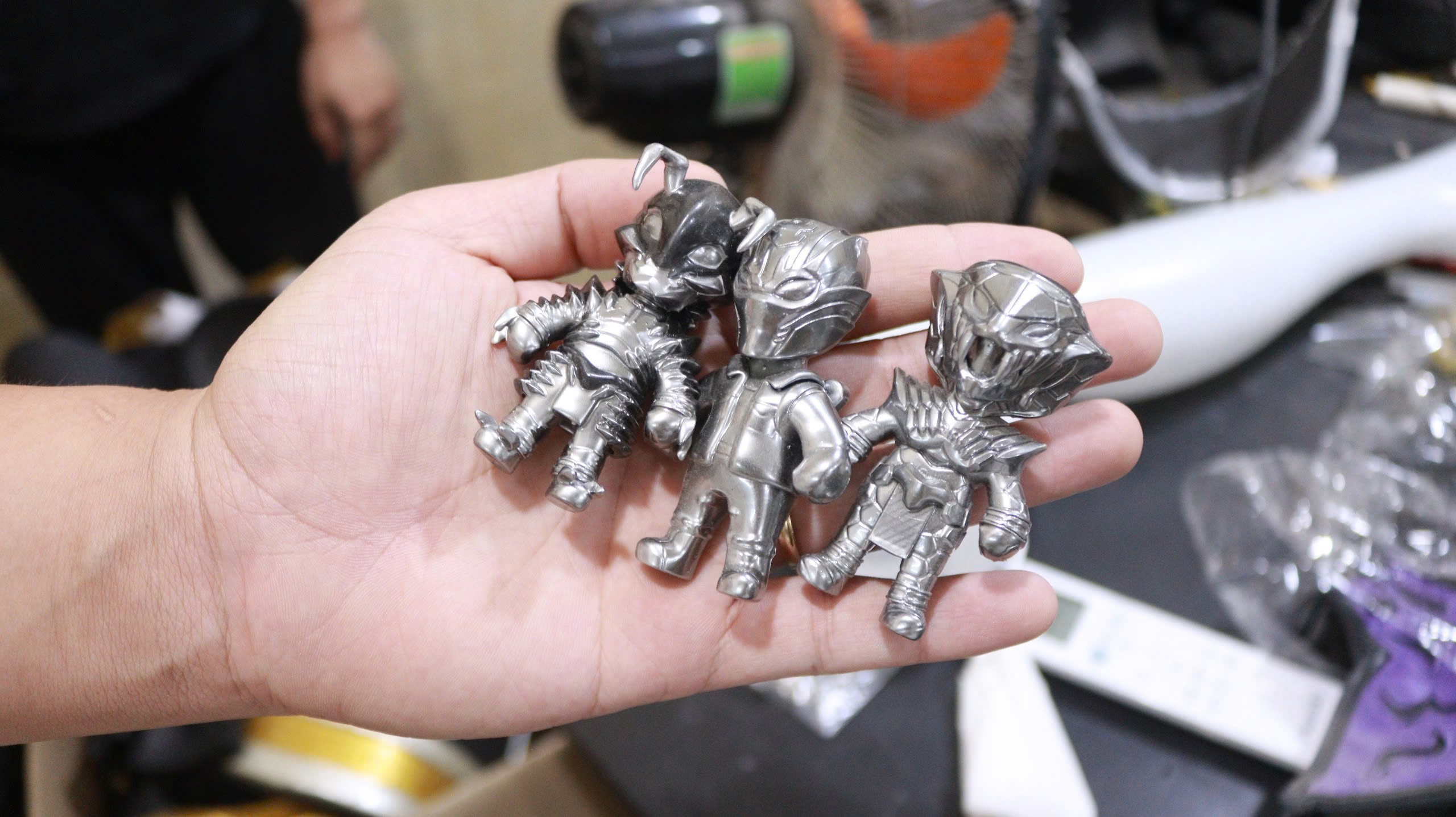 Những mô hình được làm hoàn toàn từ máy in 3D tại xưởng, đồng thời đây cũng là những món quà mà anh Đỗ Đức Mười và ê - kíp làm phim sẽ gửi tặng đến các bạn khán giả khi mùa 1 kết thúc.
