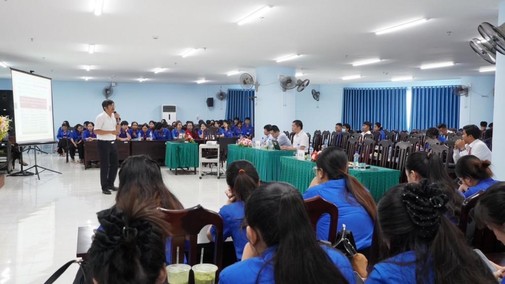 Sinh viên tại diễn đàn đã được nghe các chuyên gia trình bày về nhiều chủ đề quan trọng